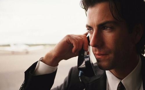 前段时间一位匿名竞拍者以280万美元的高价购得一个手机号:6666666,该手机号于近日被吉尼斯世界纪录评委会评为世界上最贵的手机号,并收入当年出版的《吉尼斯世界纪录》一书。